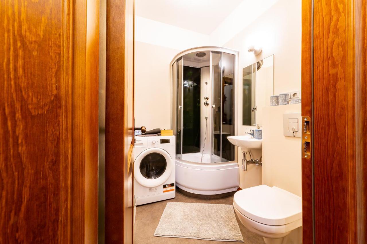 Ancient Storie'S Ap 65Sqm Renovated Free Parking Apartman Riga Kültér fotó