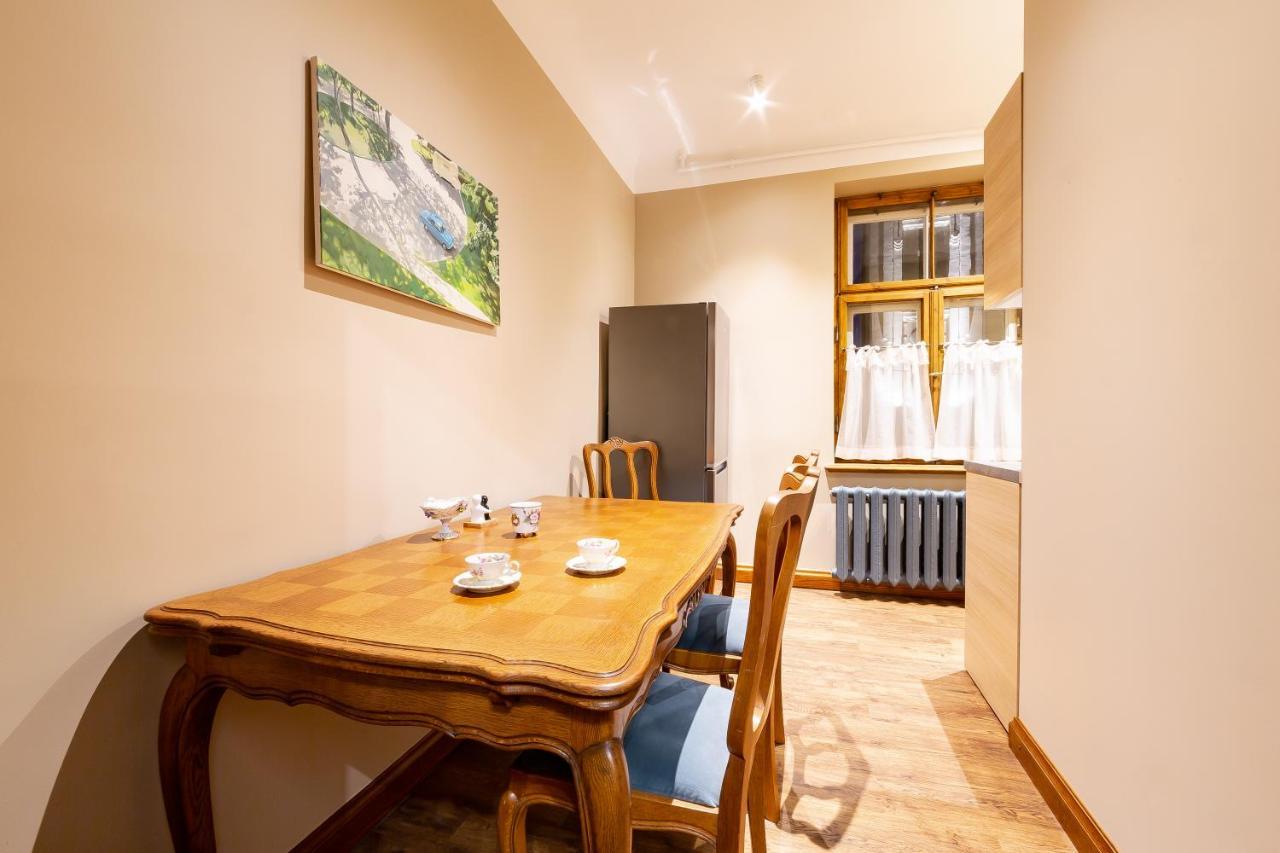 Ancient Storie'S Ap 65Sqm Renovated Free Parking Apartman Riga Kültér fotó